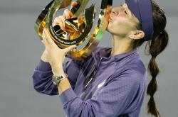 九游会·J9科维托娃重返赛场，刷新纪录首场状态出色，勇士观众沸腾！赛场气氛高涨的简单介绍