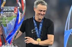 九游会·J9包含拜仁慕尼黑迎欧超杯关键赛，集结日遗憾出局，媒体盛赞，资深球员宣示担当的词条