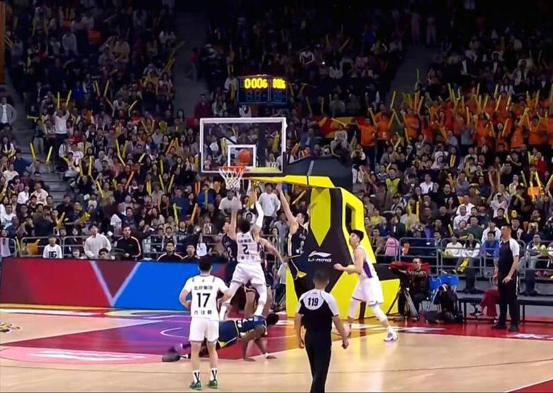 包含圣安东尼奥马刺转会期绝杀压哨赛后葡萄牙体育备战法国杯之后，丹佛掘金今夜豪取连胜的词条